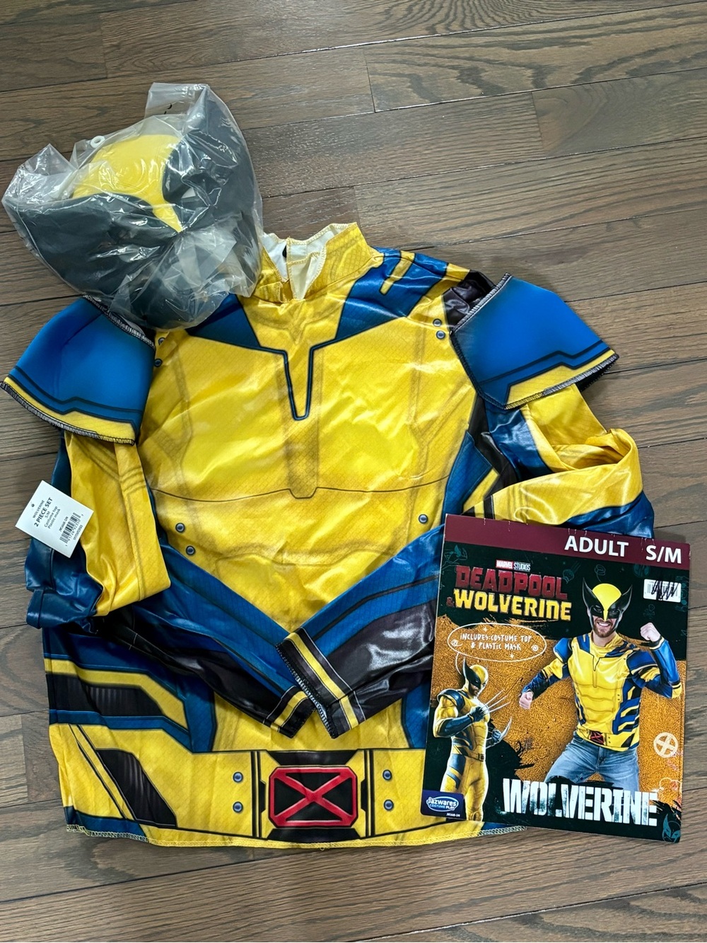 NWT Marvel Deadpool & Wolverine Adult Top & Mask Costume Set Size S/M